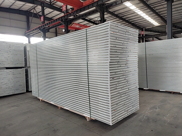 防火不达标？50 厚单玻镁岩棉净化板隔墙_A 级不燃通过消防验收